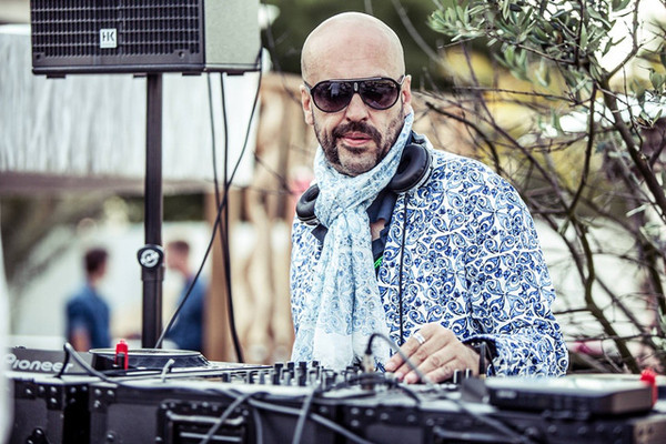 interview Eric Powa B on DECIBEL (RTBF) 30 MARS 2005